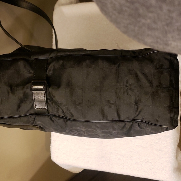 Chanel tote - Picture 11 of 17